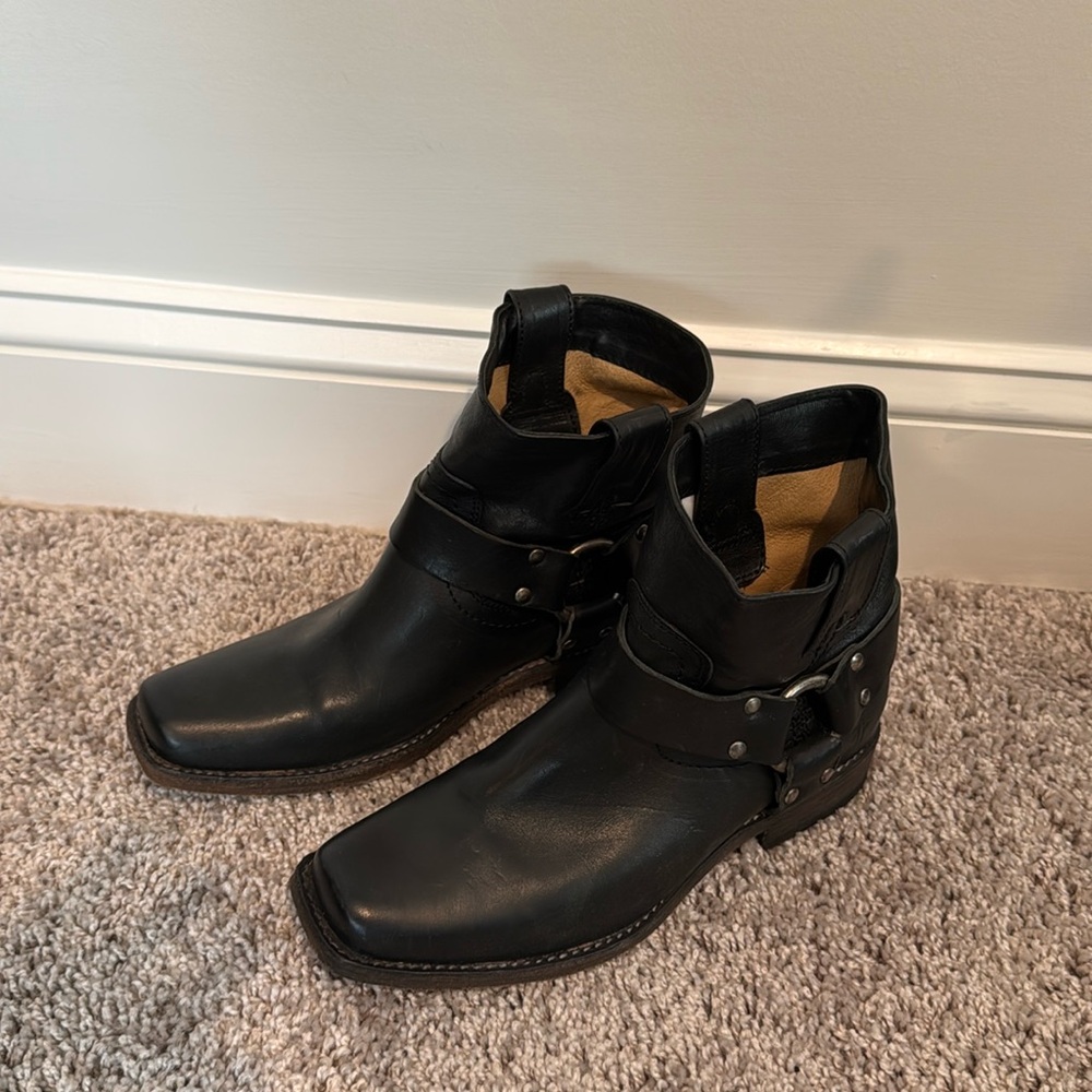 Black Frye / size 6